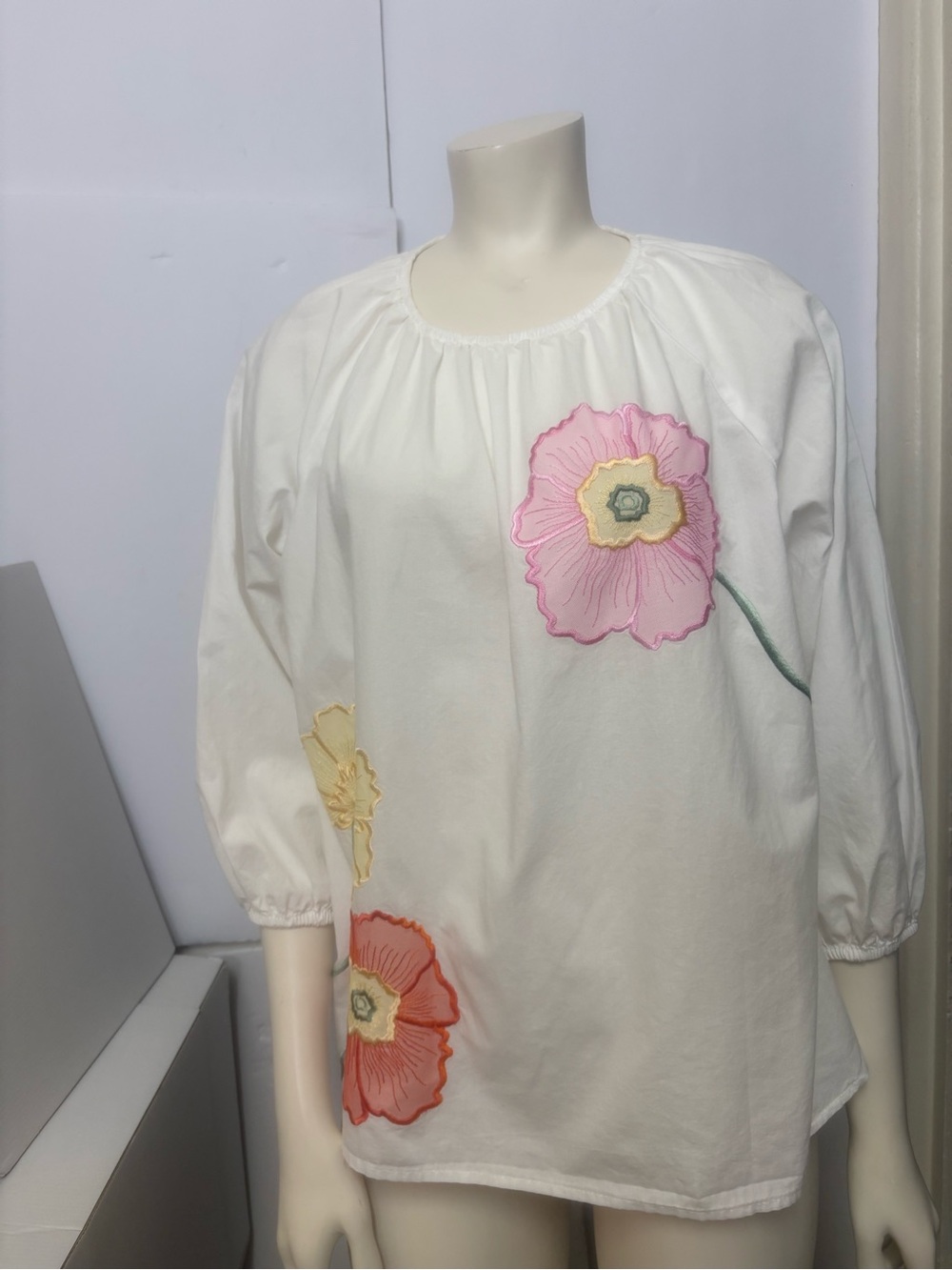 St. John’s Bay Petite Medium White Top Flower Applique